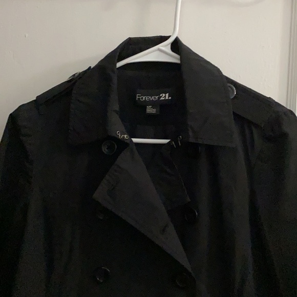 Forever 21- Light rain jacket‼️ - Picture 2 of 5